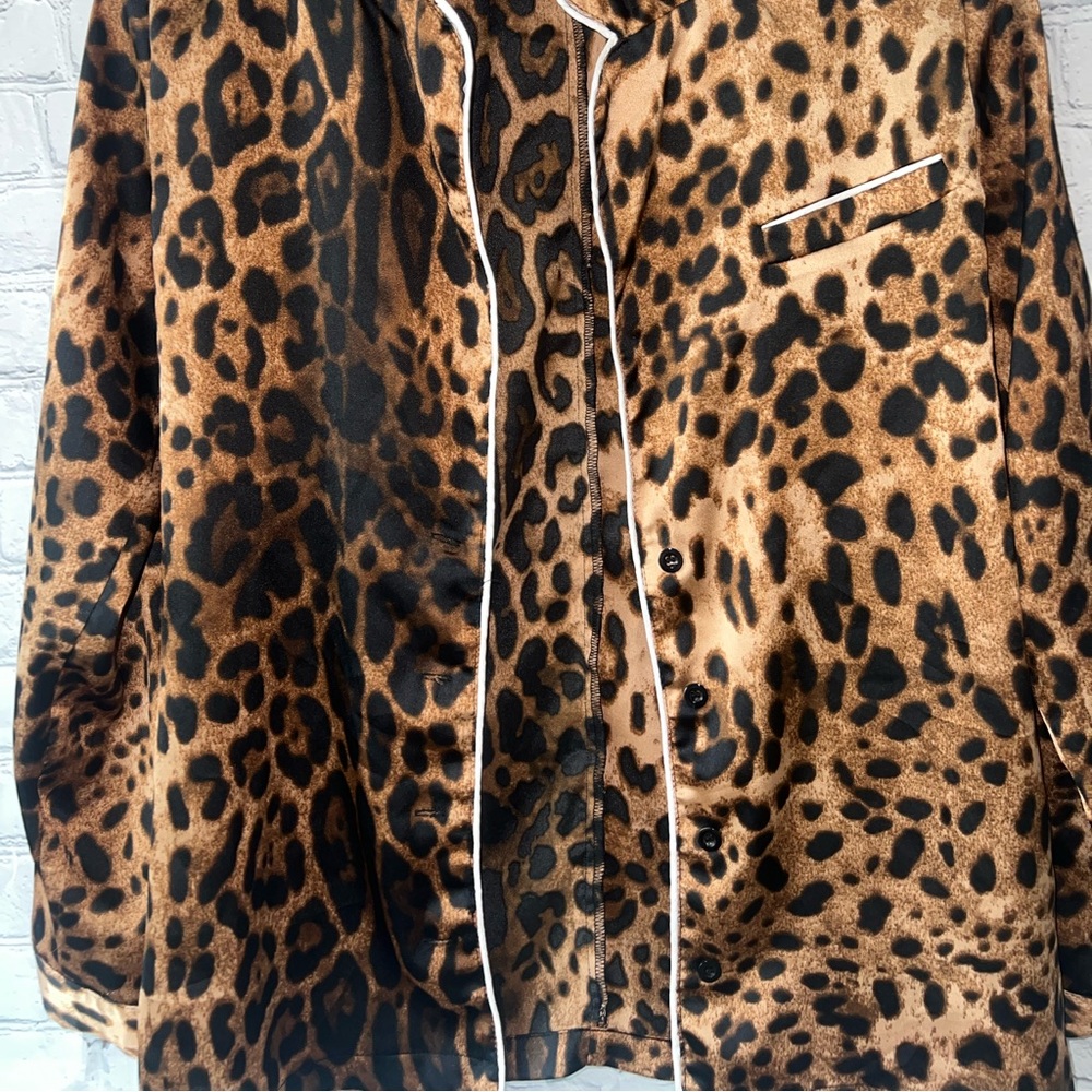 Pretty Little Thing Cheetah Print Button Down top size 0 - Picture 3 of 6